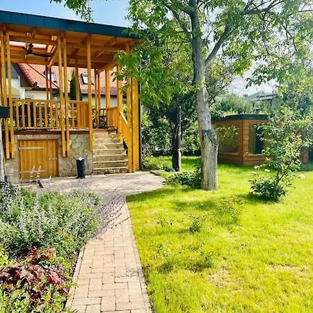 Dom wakacyjny Viktoria Rezidencia *