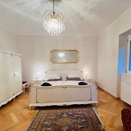 Viktoria Rezidencia Holiday home *